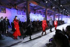 HELEN LEE 2018秋冬系列作品震撼上海时装